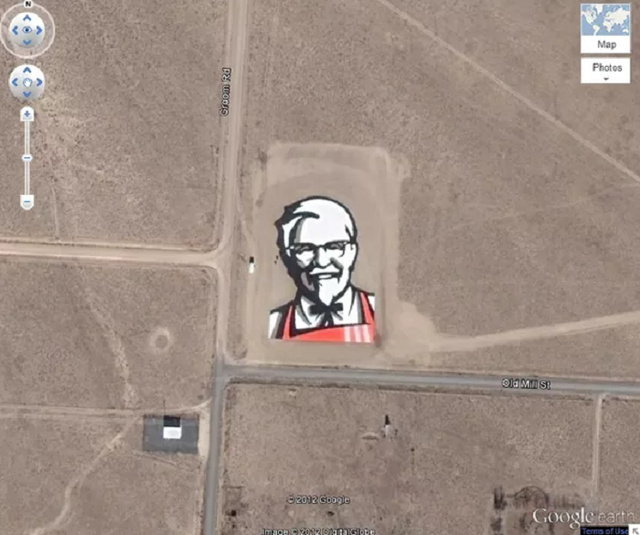 Logo KFC untuk iklan.  Foto: Google Earth