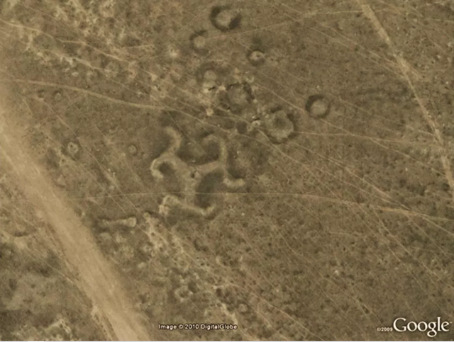 Simbol aneh di Kazakhstan. Foto: Google Earth