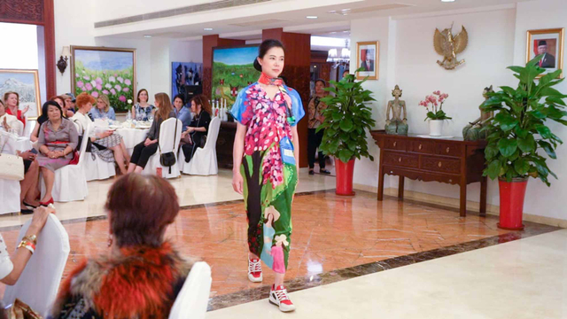 KBRI Promosikan Wonderful Indonesia ke Istri Dubes & Dubes Wanita di Beijing (67210)
