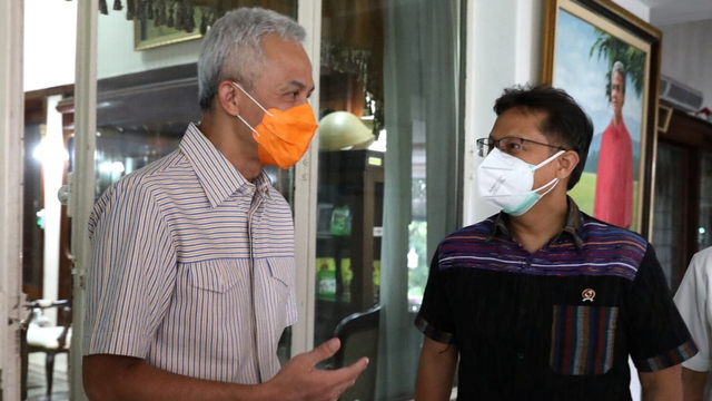 Menkes Budi Gunadi Sadikin bertemu dengan Gubernur Jateng Ganjar Pranowo di Semarang usai dari Kudus. Foto: Dok. Istimewa