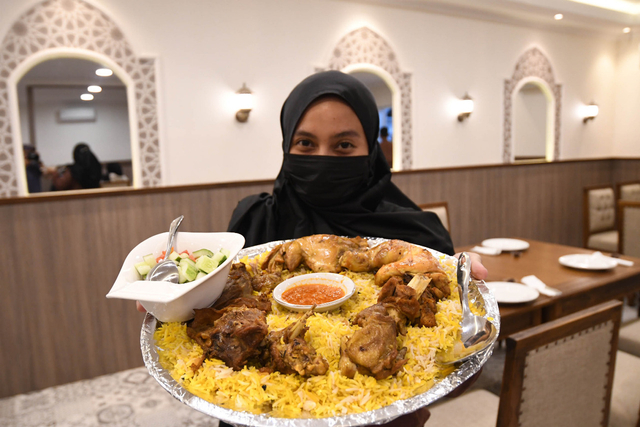 Memanjakan lidah dengan kuliner khas Timur Tengah kini bukan hal yang sulit. Setiap kota di Indonesia memiliki beragam kuliner, dan salah satu yang mendapat tempat di hati adalah kuliner Timur Tengah. Foto-foto: Masruroh/Basra