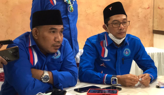 Ketua BMI Maluku Utara, Sarman Saroden, dan Ketua Umum Dewan Pimpinan Nasional (DPN) BMI, Farkhan Evendi. Foto: Samsul Hi Laijou/cermat