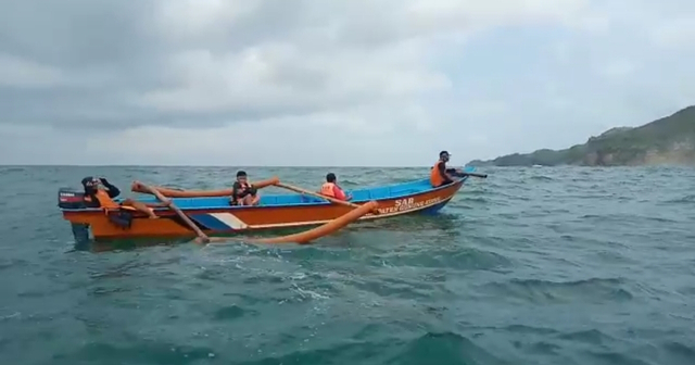 Operasi pencarian korban tenggelam di Pantai Ngluwen, Gunungkidul oleh Tim SAR. Foto: istimewa