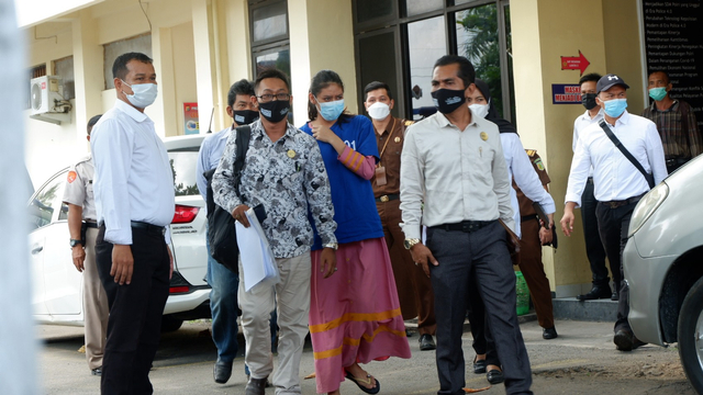 Rekonstruksi Sate Sianida Bantul, Tersangka Nani Tak Kuasa Tahan Air Mata (425658)