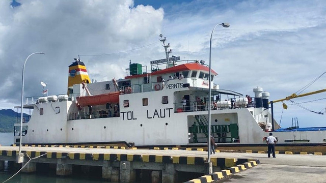 Kapal perintis KM Entebe Express melayani rute Mamuju ke Balikpapan, Kalimantan Timur. Foto: Dok. BKIPM Mamuju