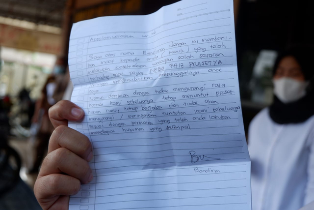 Surat Bandiman, Ayah Korban Sate Sianida Bantul, untuk Tersangka Nani (388005)