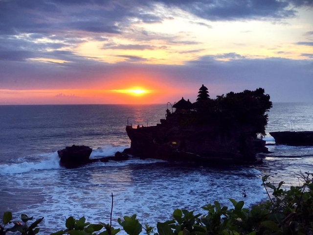 Pemandangan sunset di Bali. Foto: Kemenparekraf