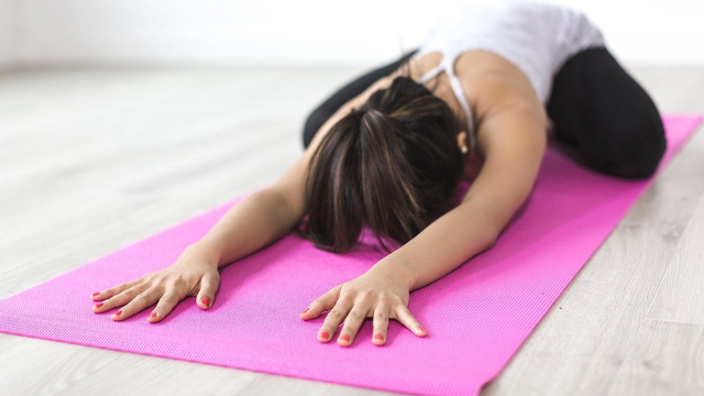 Gerakan Yoga yang Mudah Dilakukan di Rumah, Ada 6 Nih! (741)