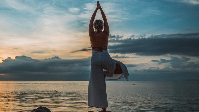 Gerakan Yoga yang Mudah Dilakukan di Rumah, Ada 6 Nih! (743)