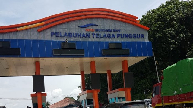 Gerbang pelabuhan Telaga Punggur Kota Batam. Foto: Milyawati/kepripedia.com