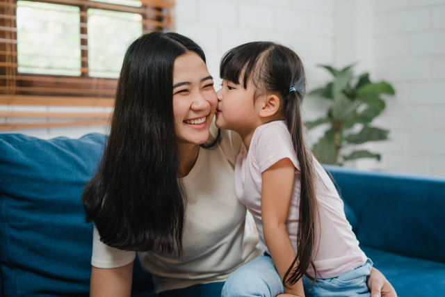 Apa Dampaknya Bila Orang Tua Suka Memanjakan Anak? Ini Kata Psikolog (25007)