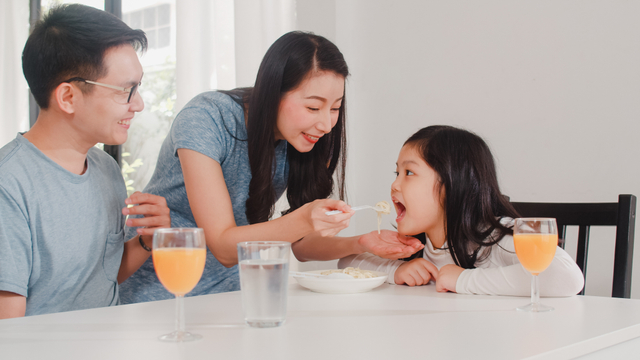 Apa Dampaknya Bila Orang Tua Suka Memanjakan Anak? Ini Kata Psikolog (25008)