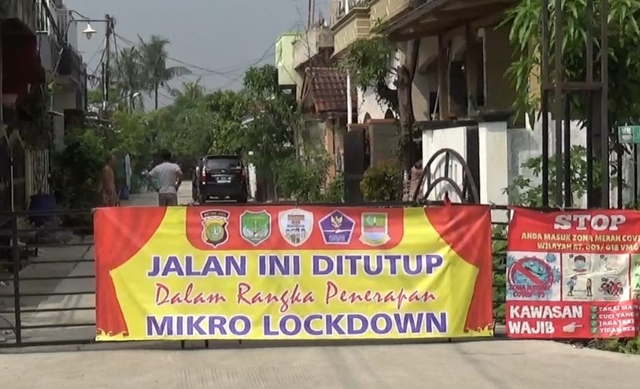 Perumahan Villa Mutiara Gading di Bekasi, memberlakukan lockdown, usai 24 warga positif COVID-19, Selasa (8/6). Foto: Dok. Istimewa