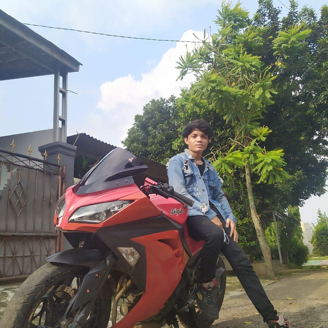Jarang Tersorot, 5 Potret Adamsyah Batubara Anak Ucok Baba yang Curi Perhatian (12398)