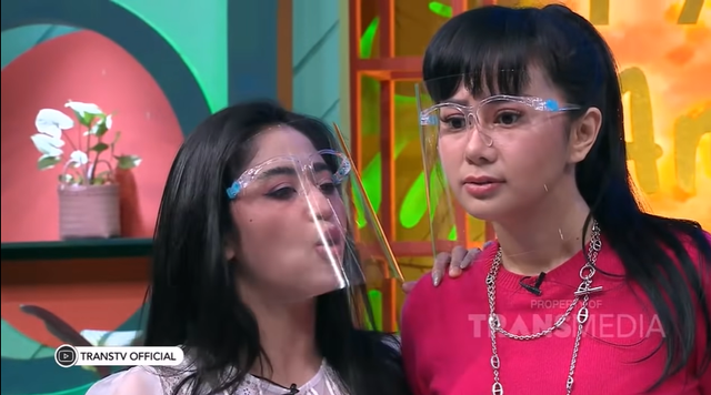 Respons Denise Chariesta saat Diajak Berantem oleh Dewi Perssik di Ring (4283)