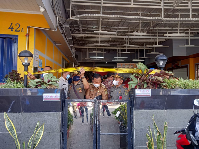 Nunggak Pajak, Bakso Sony hingga RM Begadang di Bandar Lampung Disegel Sementara (2)