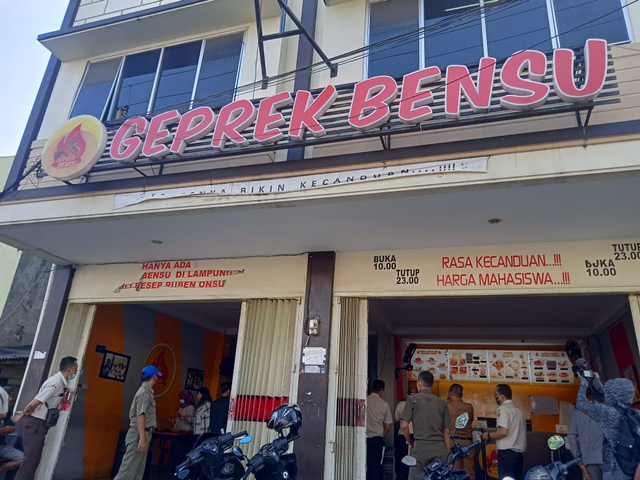 Nunggak Pajak, Bakso Sony hingga RM Begadang di Bandar Lampung Disegel Sementara (3)