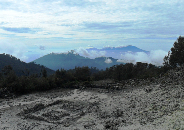 Mengintip Jejak Situs Purbakala Hindu Tertinggi di Pulau Jawa di Gunung Argopuro (27446)