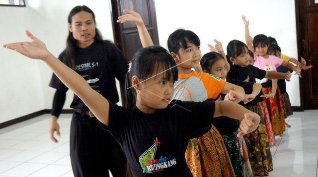 Sejarah Tari Jaipong dan Kolaborasi Dua Maestro (124589)