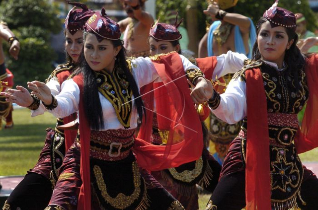 Pola Lantai Tari Remo dan Garis Lurus Diagonal yang Penting (22255)