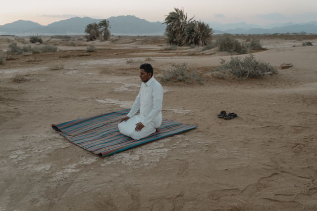 Ilustrasi sholat jamak takhir dan jamak taqdim. Foto: Pexels