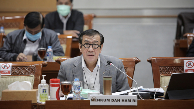 Menteri Hukum dan HAM Yasonna H. Laoly mengikuti rapat kerja dengan Komisi III DPR di Kompleks Parlemen, Senayan, Jakarta, Rabu (9/6/2021).  Foto: ANTARA FOTO/Dhemas Reviyanto