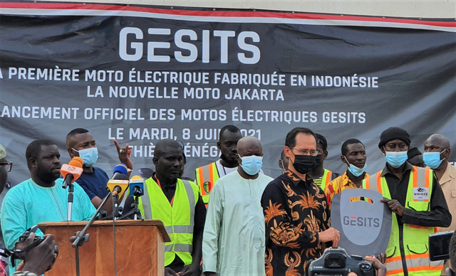 Peluncuran motor listrik anak bangsa GESITS di Senegal, Afrika Barat, Selasa (8/6). Foto: KBRI Dakar