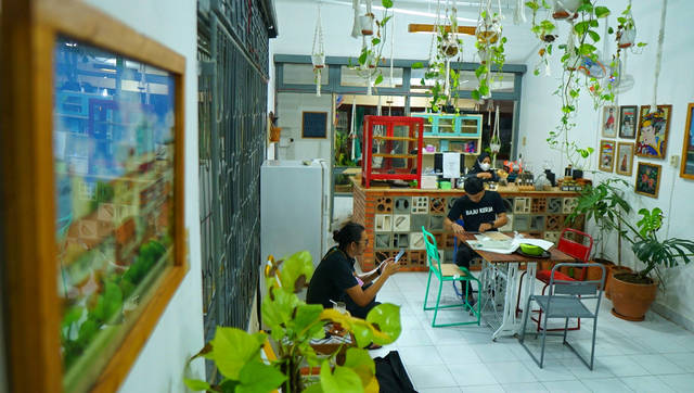 Kedai teh bernuansa alam di Palembang, Rabu (9/5) Foto: ary/Urban Id