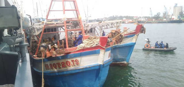 Dua kapal ikan asal Vietnam yang ditangkap aparat Polair Korpolairud Baharkam Polri di Laut Natuna. (Foto: ist/batamnews)
