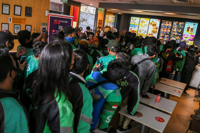 Kisruh BTS Meal Picu Kerumunan: Polisi Turun Tangan; Manajemen McD Minta Maaf (130164)