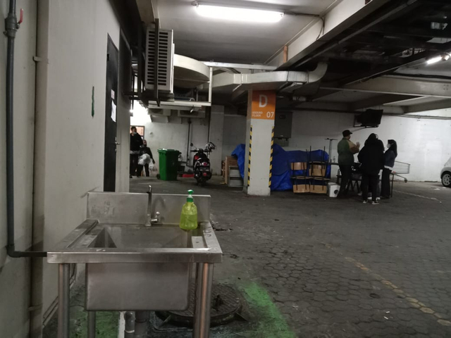 Demi Saus Cajun, ARMY Nganjuk Menanti 4 Jam demi BTS Meal di Basement Kediri Mal (467861)