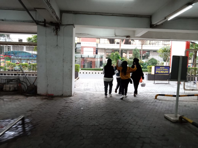 Demi Saus Cajun, ARMY Nganjuk Menanti 4 Jam demi BTS Meal di Basement Kediri Mal (467862)