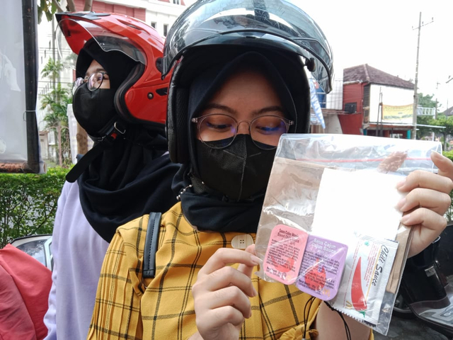 Demi Saus Cajun, ARMY Nganjuk Menanti 4 Jam demi BTS Meal di Basement Kediri Mal (467863)