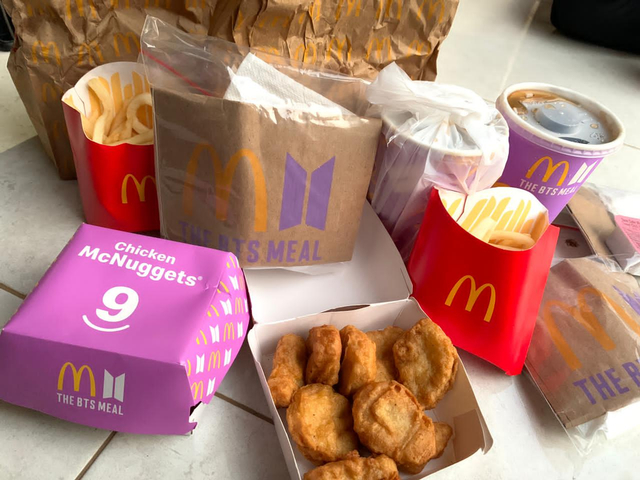 Demi Saus Cajun, ARMY Nganjuk Menanti 4 Jam demi BTS Meal di Basement Kediri Mal (467864)