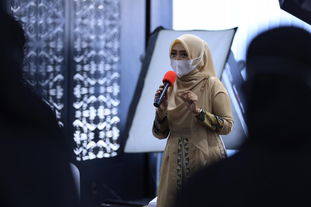 Desainer dan Model Aceh Diingatkan untuk Selalu Tampilkan Identitas Daerah (453418)