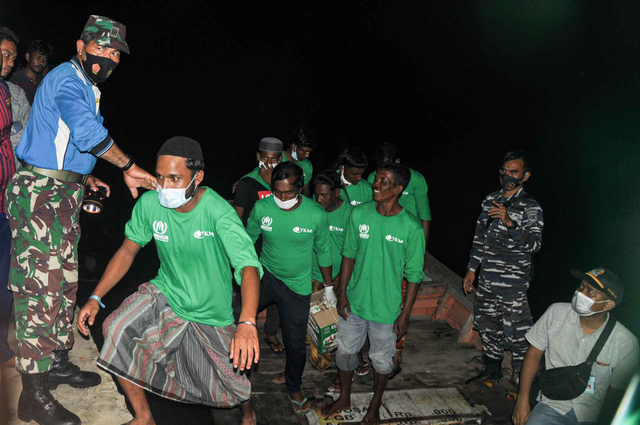 Foto: 81 Imigran Rohingya di Aceh Direlokasi ke Medan (518478)