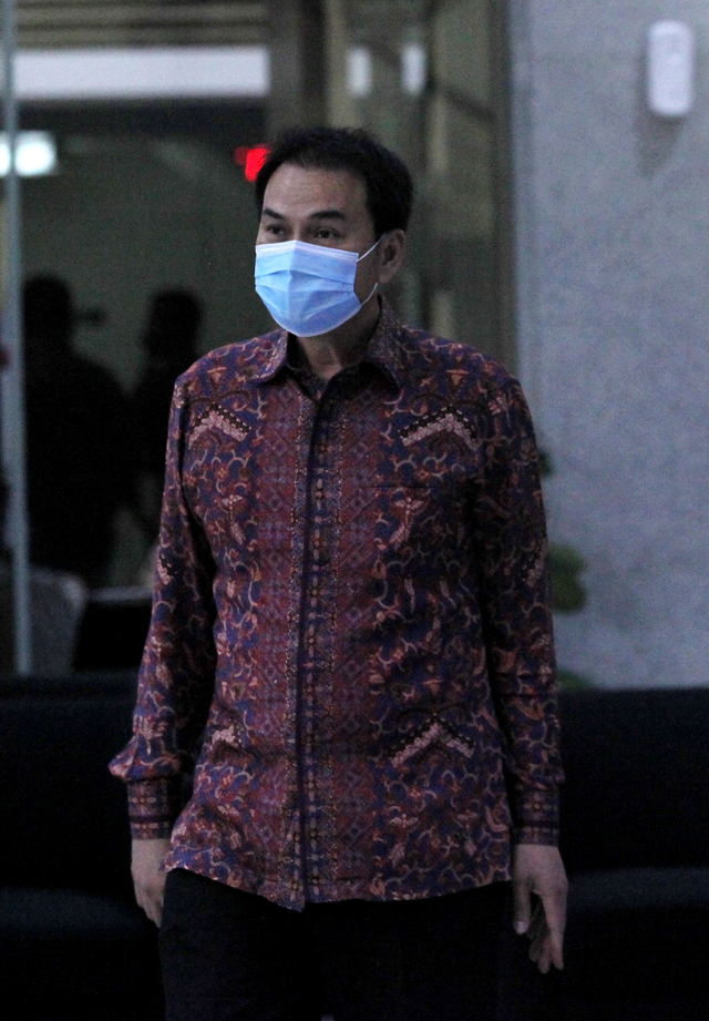 Wakil Ketua DPR Azis Syamsuddin usai menjalani pemeriksaan di Gedung Merah Putih KPK, Jakarta, Rabu (9/6/2021). Foto: Reno Esnir/ANTARA FOTO