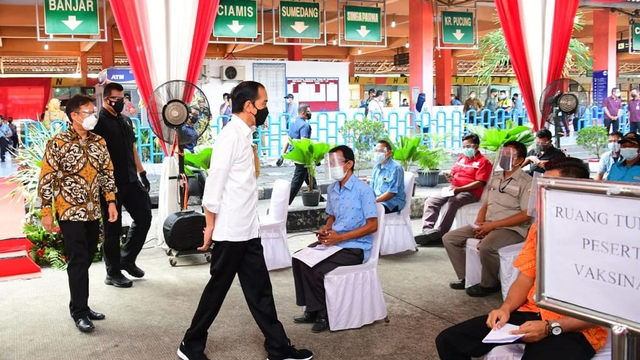 Jokowi Akhiri Peninjauan Vaksinasi Hari Ini di Pelabuhan Sunda Kelapa (93367)
