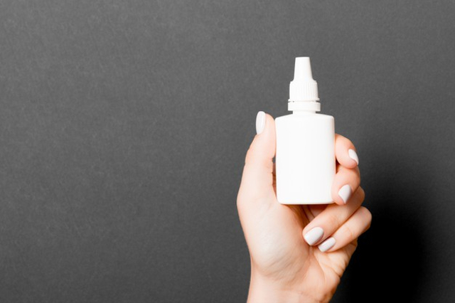 Yang Perlu Dipahami saat Beri Obat Semprot Hidung untuk Bayi (31527)