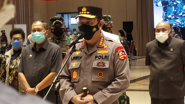 Kapolri Jenderal Listyo Sigit Prabowo saat menghadiri kegiatan vaksinasi yang digelar oleh TNI dan Polri di Ballroom Sudirman, Kota Bandung, Kamis (10/6). Foto: Rachmadi Rasyad/kumparan