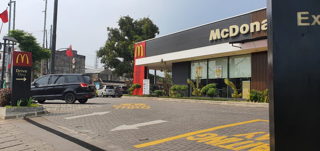 Kisruh BTS Meal Picu Kerumunan: Polisi Turun Tangan; Manajemen McD Minta Maaf (130163)