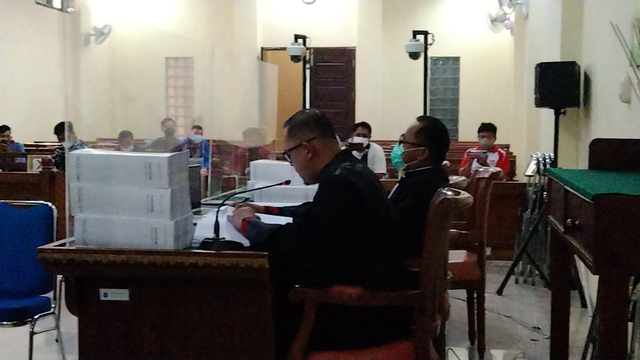 Mantan Bupati Lamteng Dituntut 5 Tahun Penjara dan Ganti Rugi Rp 24,6 M (2)