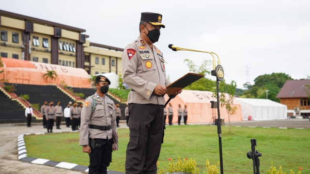 Kapolda Sulawesi Barat, Irjen Pol Eko Budi Sampurno saat memimpin upacara serah terima jabatan. Foto: Dok. Humas Polda Sulbar 