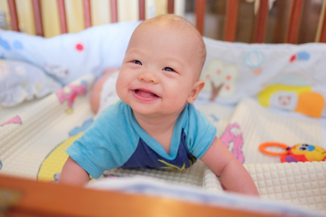Perkembangan Bayi 5 Bulan: Semakin Aktif dan Banyak Gerak (332242)