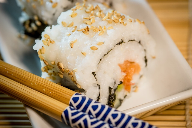 Restoran di Jepang Ini Populerkan Tren Makan Sushi Tanpa Topping (43709)