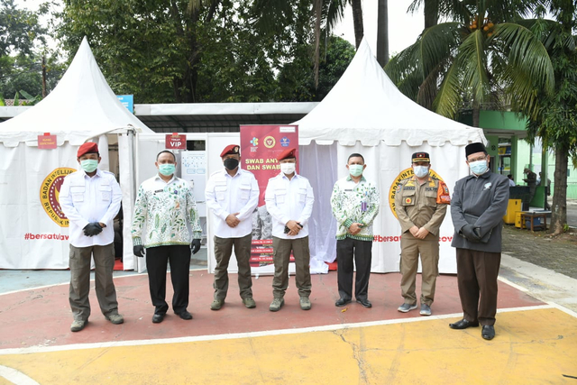 BIN gelar rapid tes antigen di al azhar pasar minggu. Foto: BIN