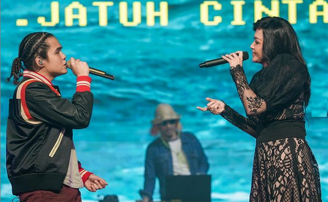 Video Bareng Sang Bunda, Unggahan Dul Jaelani Buat Netizen Menangis (33451)