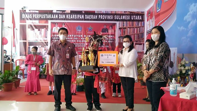 Janeo Grahadi Khrisnamurti Rondonuwu, Siswa SD GMIM 37 Karegesan, Kabupaten Minahasa Utara (Minut) berhasil memenangi Lomba Bertutur yang diselenggarakan Dinas Perpustakaan dan Kearsipan Sulawesi Utara