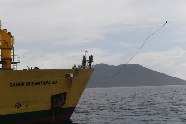 Kapal Perintis Sabuk Nusantara 48 yang membawa penumpang dan pasokan sembako bersiap untuk merapat di Pelabuhan Selat Lampa, Natuna, Kepri, Kamis (10/6/2021). Foto: Akbar Nugroho Gumay/ANTARA FOTO