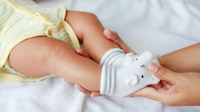 Apakah Bayi Perlu Pakai Kaus Kaki? (138355)